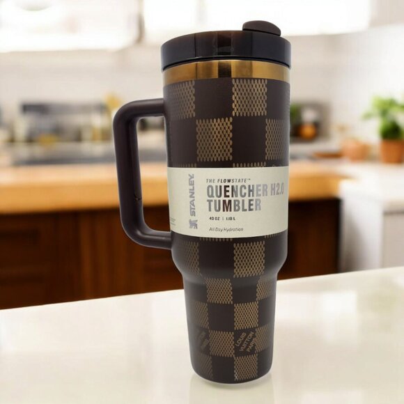 Stanley Quencher H2.0 Tumbler - Black and Gold - Picture 1 of 6